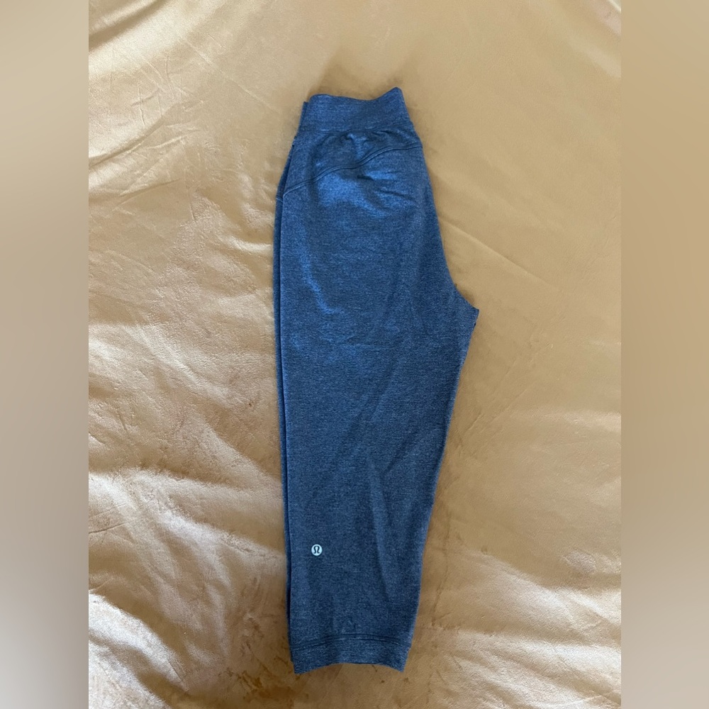 Lululemon capris size 4